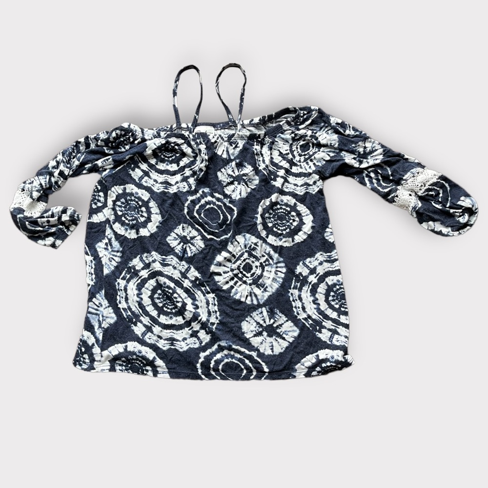⭐️ Random Hearts Navy Tiedye Cold Shoulder blouse Girls Juniors Medium